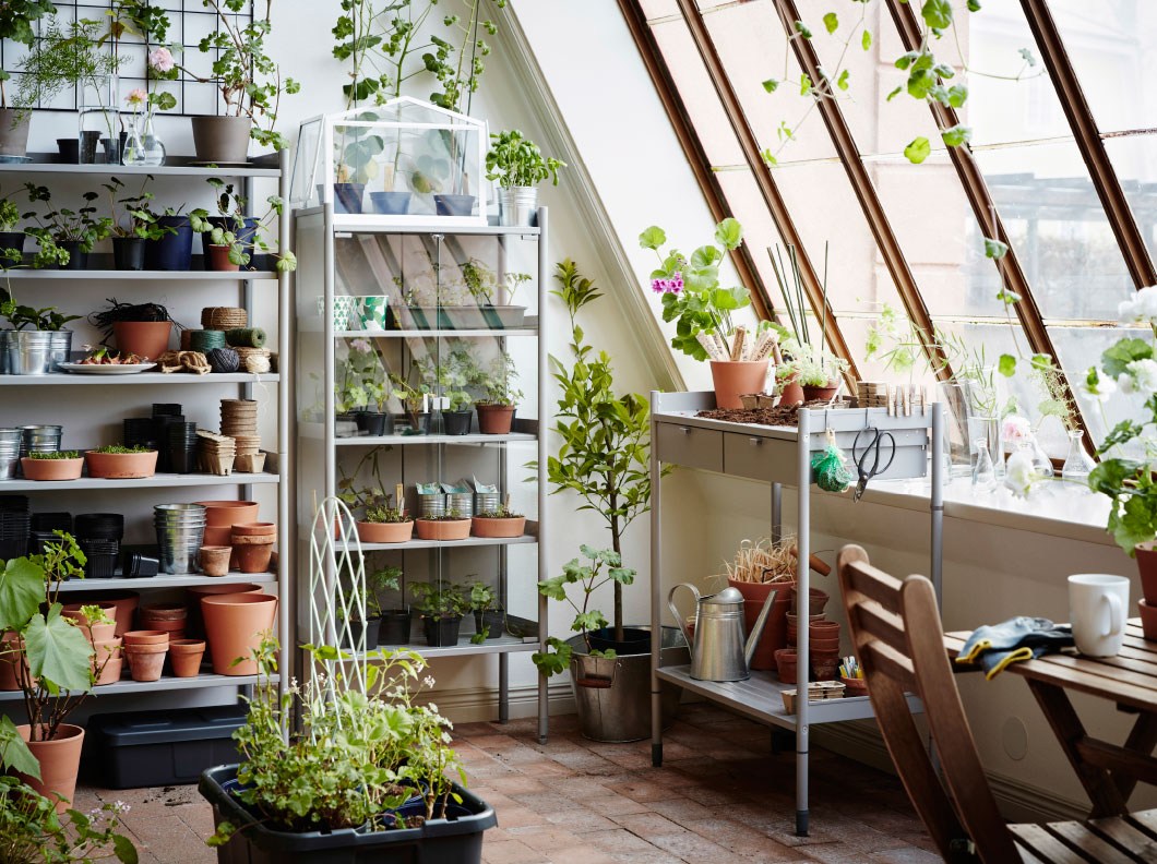 A practical place for pots, plants and gardening tools