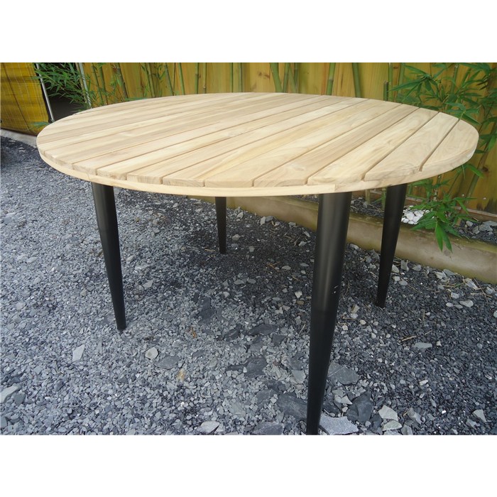 Tabletop in brown color, solid wood teak, matel frame in black