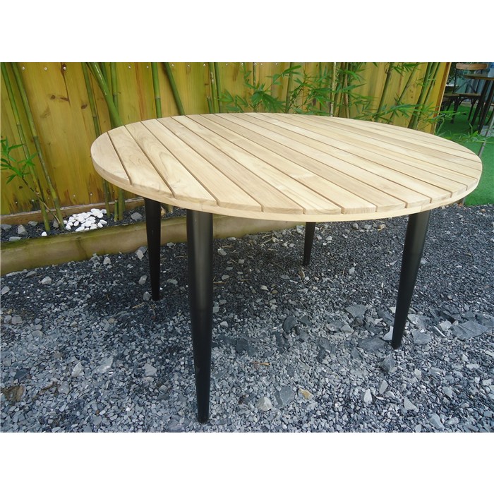 Tabletop in brown color, solid wood teak, matel frame in black